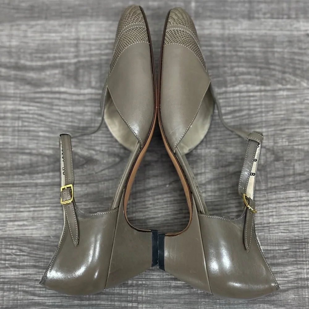 Ferragamo T-Strap Kitten Heels [S6331] - Picture 3 of 13
